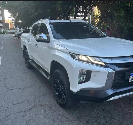 MITSUBISHI L200 TRITON 2.4 16V TURBO DIESEL SPORT HPE-S CD 4P 4X4 AUTOMÁTICO MITSUBISHI L200 TRITON 2.4 16V TURBO DIESEL SPORT HPE-S CD 4P 4X4 AUTOMÁTICO